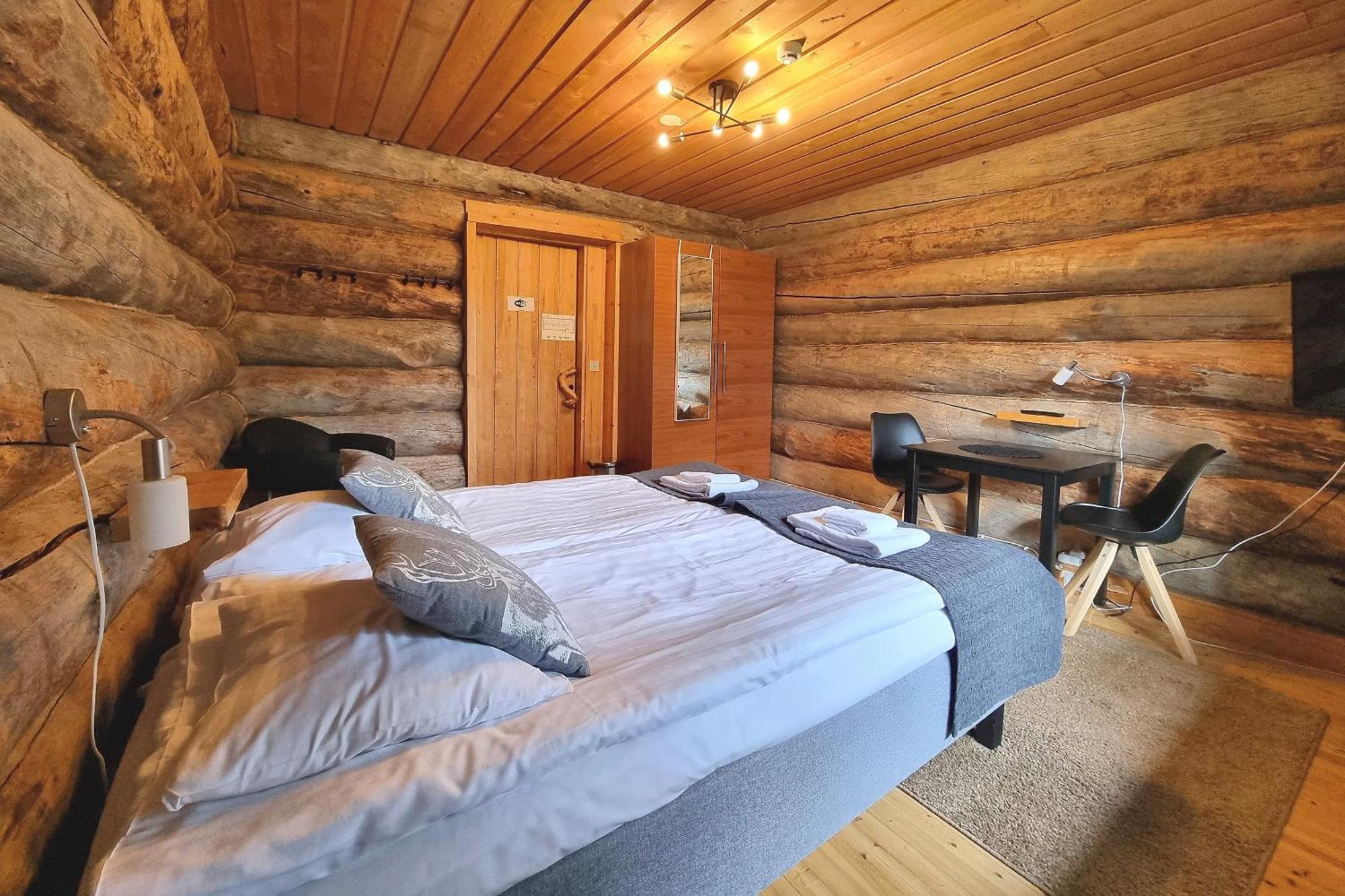 Kuukkeli Log Houses Aurora Resort Saariselkä Rum bild
